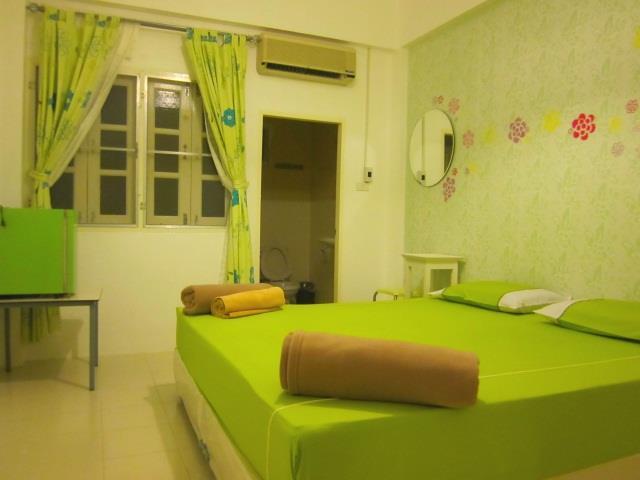 Na Na Chart Phuket Hostel Csalong Kültér fotó