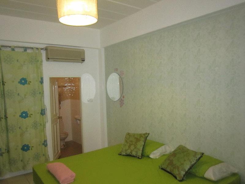 Na Na Chart Phuket Hostel Csalong Kültér fotó